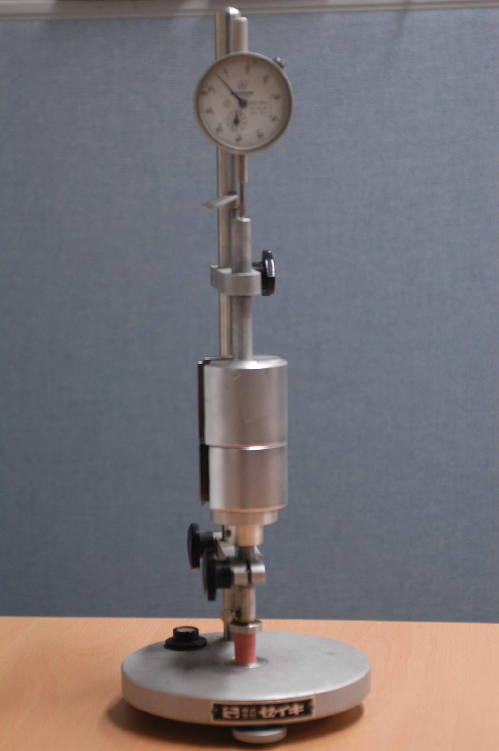 Fig. 9. Strain in compression measurement. Fig. 10. Recovery from deformation measurement. 마.