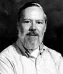 C 언어유래 C 컴파일러 1972 년 Dennis Ritchie 가설계함 UNIX 운영체제개발에사용됨 C 언어에직접영향을준언어들 Algol CPL BCPL B C 주요특징 구조화된언어로서모듈별설계가가능하다. 이식성이높다 ( 다양한하드웨어에서는전설이사용있음가능 ). 효율적이다 ( 처리속도가빠르다 ). 다양한연산자를제공한다. 동적메모리관리가가능하다.