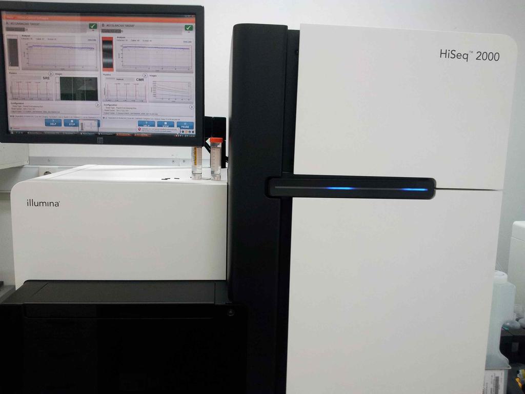 --> (2012 년구매당시 HiSeq2000) ( 현재업그레이드완료 HiSeq2500) [ 그림 22] HiSeq200 외관 HiSeq2000 규격 - 서열길이 : 100 bp, 150bp - 1 run 당 read 개수 : 30 million reads or more - 총데이터생산량 : up to 300 Gbp - 데이터생산방법 : Single