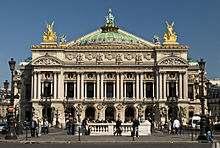 Le musée du Louvre : Le Louvre est un des plus grands musées du monde. C est aussi le musée le plus visité au monde. On peut y voir des œuvres et des dessins divers de plusieurs siècles.