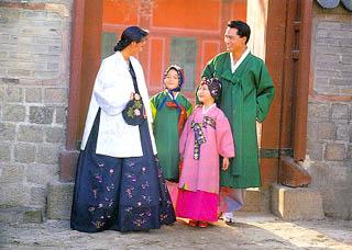 INTRODUCTION Tip of the Day Korean Traditional Clothing, 한복 Traditional clothing and adornments are called "hanbok ( 한복 ), an abbreviation of the term 한국복식 (Korean attire).