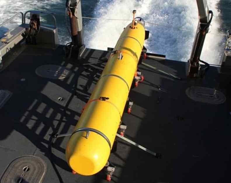 미해군, 블랙펄 AUV 용음탐기 통신장비 전력장치에대한성능개량추진 m 미국해군연구원들이대잠전 (ASW) 및대기뢰전 (MCM) 분야연구사업을위해자율무인잠수정 (AUV) 성능을개량하는내용이포함된정보요청서를발표함.