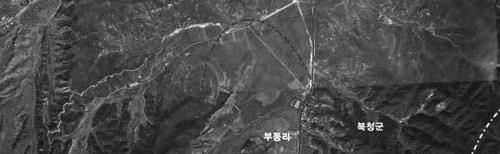 북한은남석리지구를김책제철연합기업소가생산하는철강제품가공기지로, 월포리, 수성동지구를남석리지구가생산하는금속가공제품및청진버스공장,