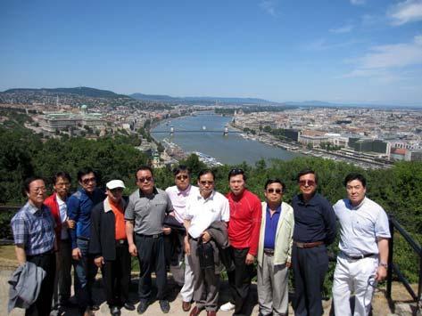 1900 년대초만해도이곳에는술집, 매춘업소, 도박장이가득하던곳이었으나지금은고급레스토랑과카페, 온천으로탈바꿈하였음.