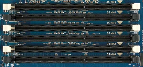 주 : DDR3 DIMM 은핀이 240 개로, DDR2 와핀수및크기가동일하지만전기적으로호환되지않고키노치위치가다릅니다 메모리하위시스템 메모리하위시스템은각프로세서에장착된 DDR3 메모리채널 3 개로구성됩니다.