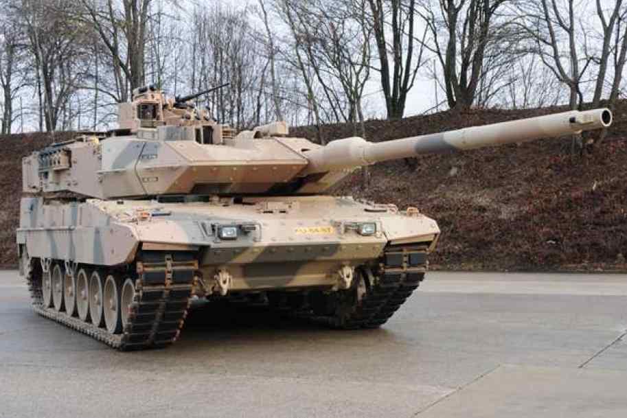 기동 독일 KMW 사, Leopard 2A7 MBT 사우디판매불발가능성대두 독일 KMW 사가사우디아라비아에 50 억유로상당의 Leopard 2A7 주력전차 (MBT) 270 대를공급 하기로한거래가불발될가능성이있다고독일 Handelsblatt 지가 7 월 12 일보도함 - 독일정부는분쟁지역에대한군사장비수출금지정책을고수하고있어서, 사우디아라비아에대한 MBT