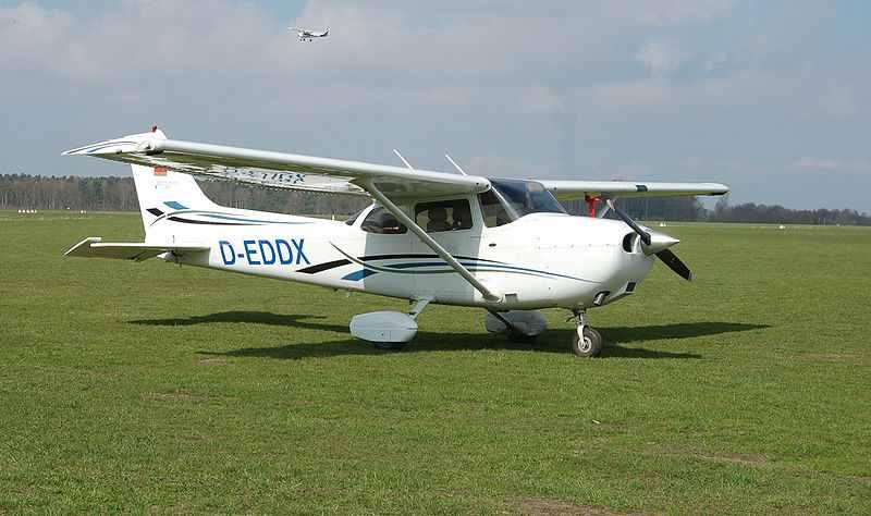 1. 제작사 : Cessna Aircraft Company 2. 유형 : 4인승경량항공기 3. 엔진 : Lycoming IO-360-L2A 4. 최대탑승인원 : 4명 ( 조종사 1명, 승객 3명 ) 5.